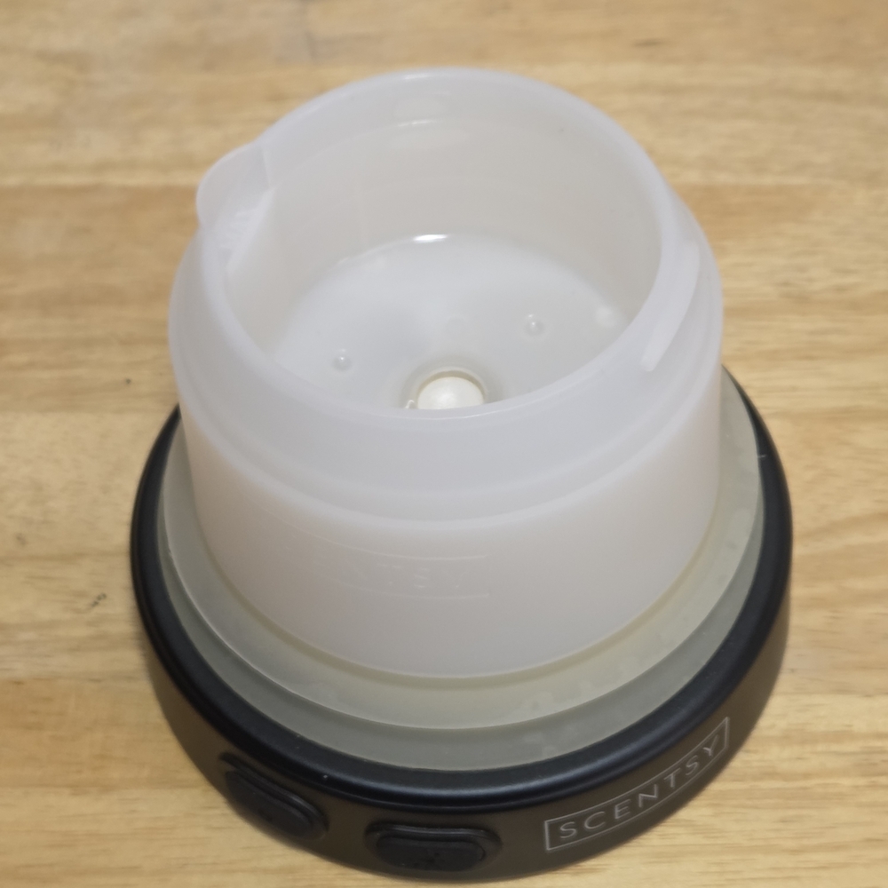 Scentsy Evolve Diffuser Complete With Boxes - Picture 4 of 4